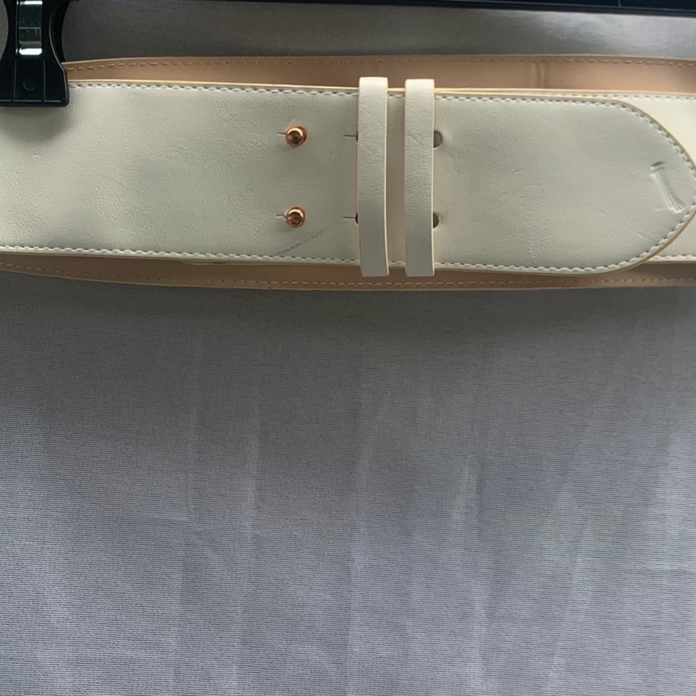 ⭐️ 90’s ⭐️ WIDE Laser Cut BELT H&M Gold & Cream EUC - Picture 6 of 11